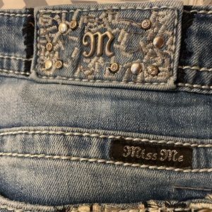 Miss Me Jeans size 31 color- LT 123 Inseam 34 boot